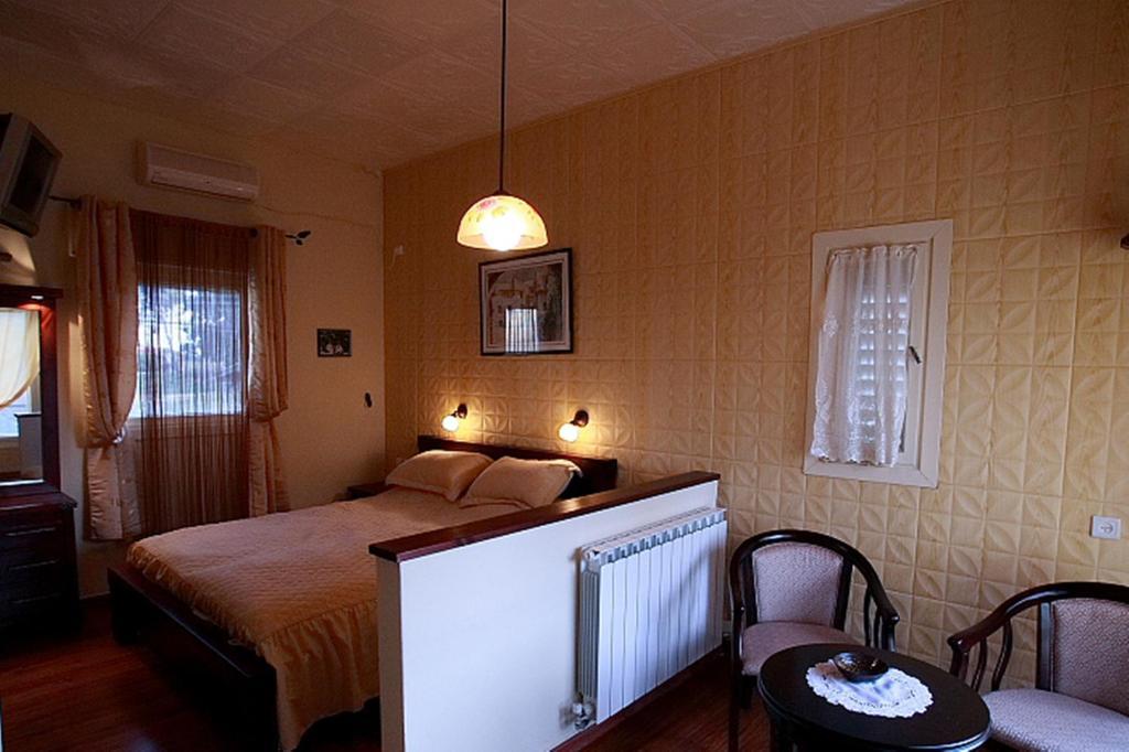 Safed Inn Room photo