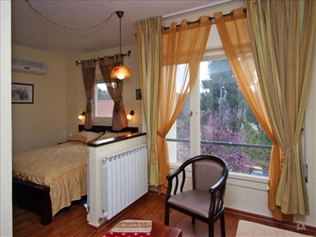 Safed Inn Room photo