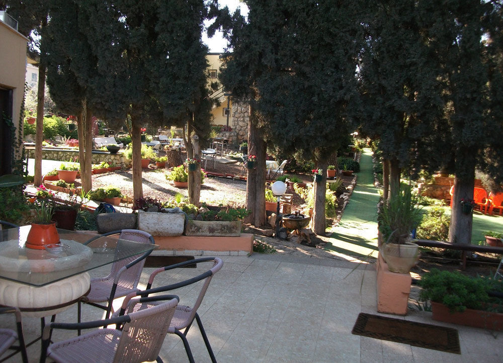 Safed Inn Exterior photo